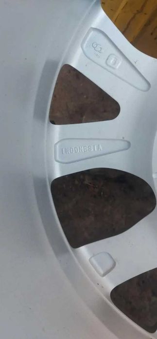 диски на Tesla та Toyota