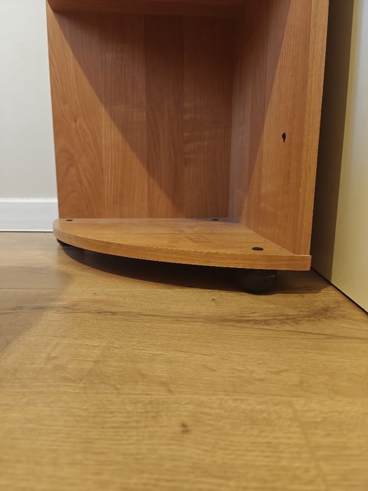 Regał narożny wysoki