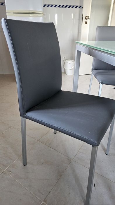 Mesa de cozinha com 4 cadeiras