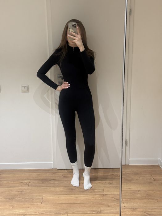 Утеплений чорний комбінезон