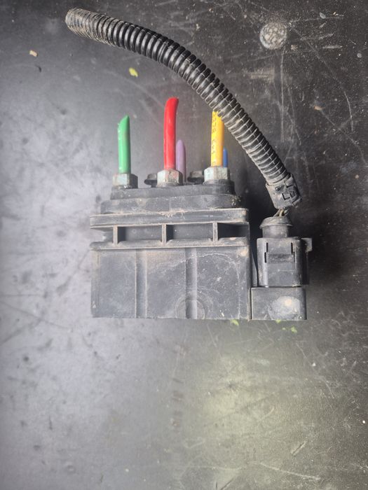 Блок Клапанів Пневмопідвіски Q7/Touareg/Туарег/Cayenne/Кайен