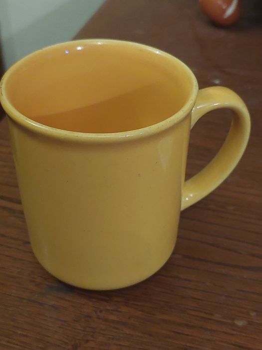 Canecas louça  amarelas