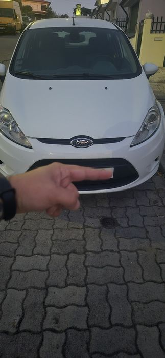 Ford Fiesta 1.4 TDCi 5 lugares 5 portas -Branco — photo 2