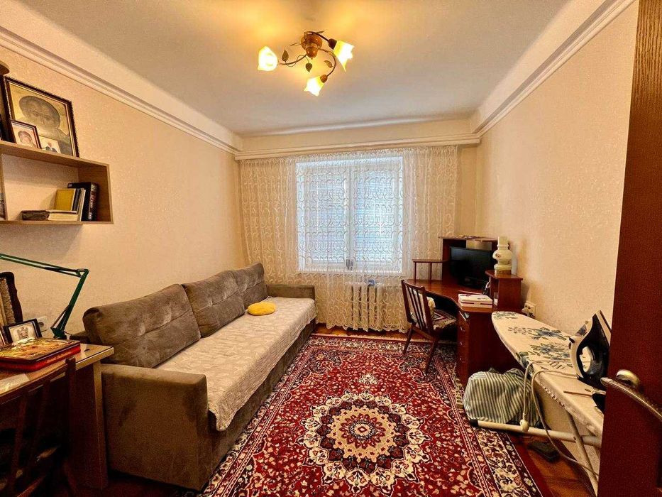 Продам 3х комнатную квартиру район "Александровского рынка"