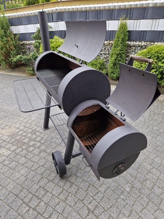 Grill węglowy z wędzarnią