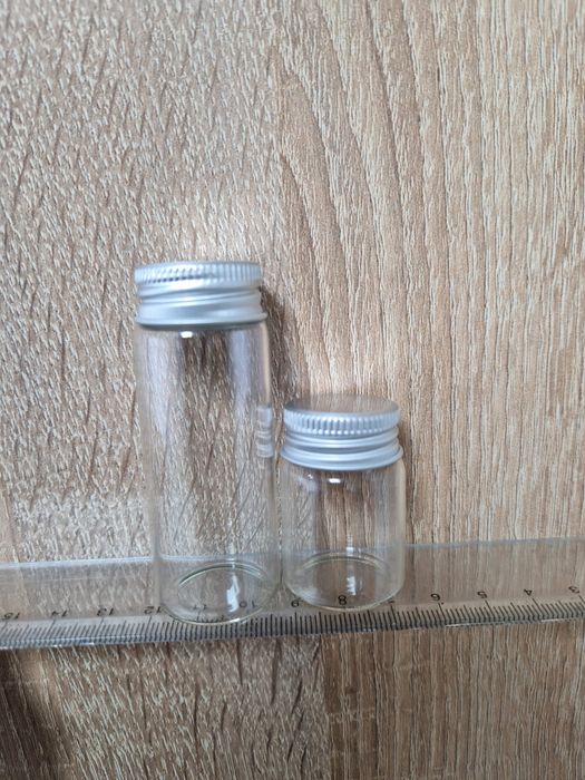Скляні пляшечки маленькі з кришечкою