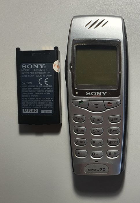 Продам телефон Sony J 70.