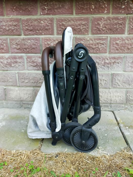 Lekki Wózek spacerowy Skiddou Espoo do samolotu składany jedną ręką