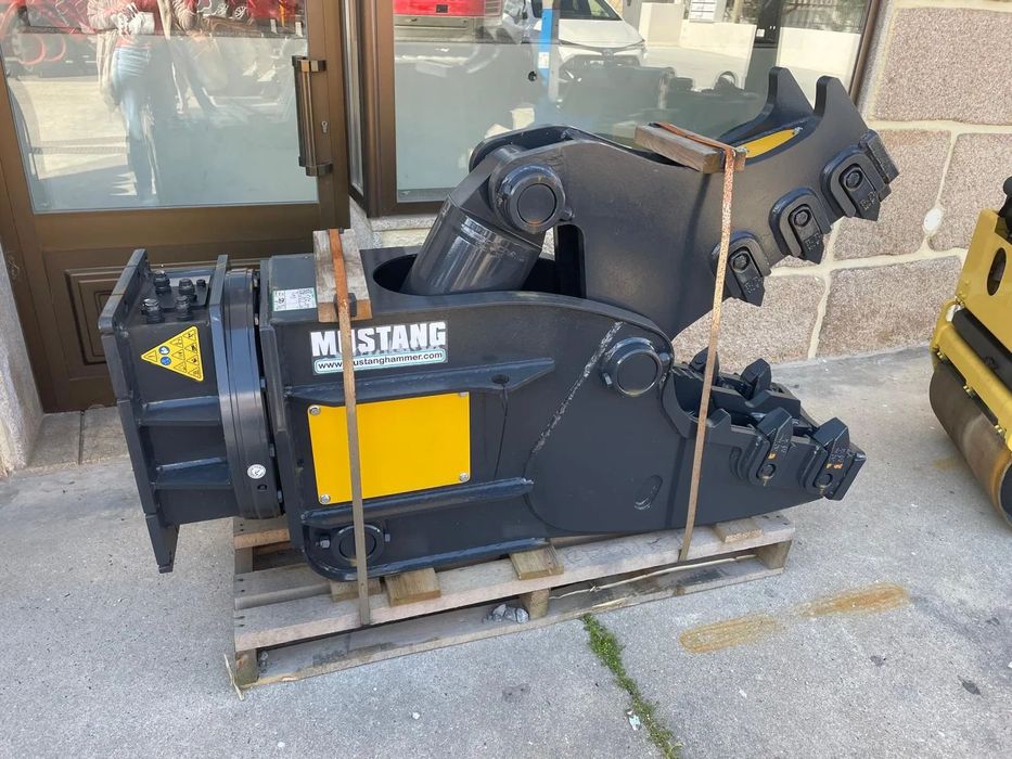 Mustang RH 12 - Tesoura Hidráulica de Demolição