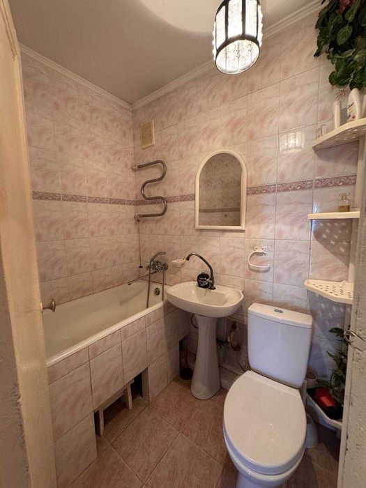 Трикімнатна квартира на Гречанах!