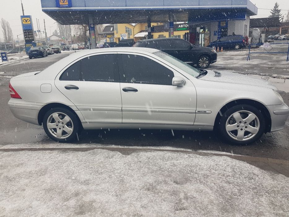 Продам автомобіль ресталінговий мерседес  с200