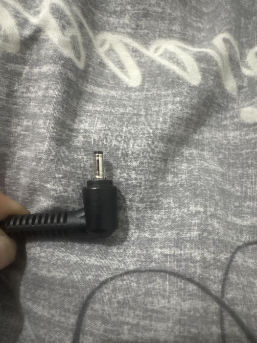 Зарядний пристрій для ноутбука