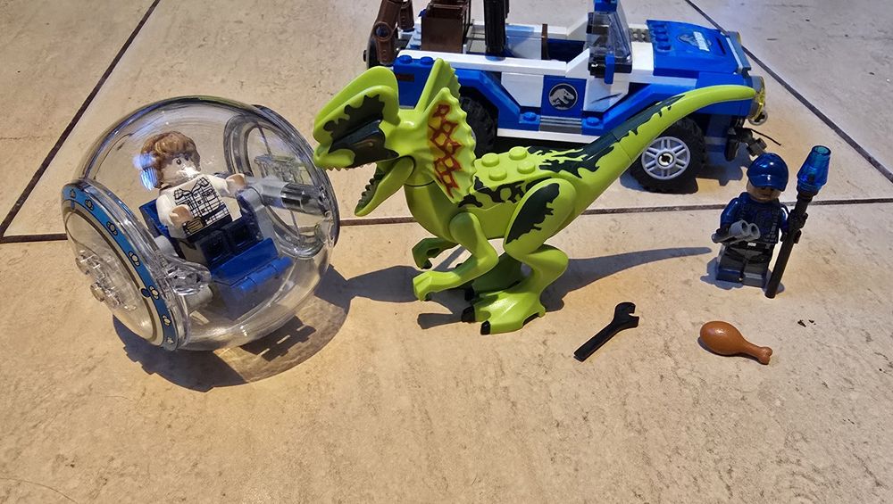 LEGO 75916 Jurassic World Zasadzka dilofozaura komplet