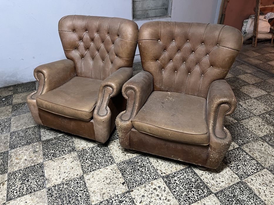 Sofá em pele castanho