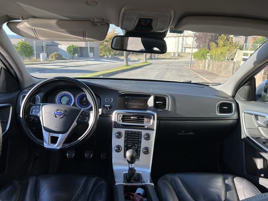 Volvo V60 2.0 D3 R-Design
