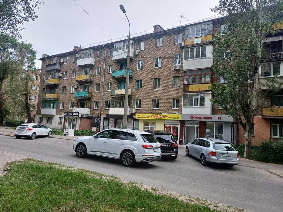 3-кімн. квартира, цегла, р-н ДК Орбіта! Без комісії!