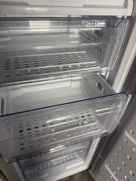 Zamrazarka pionowa beko
