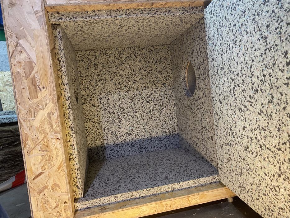 Caixa a prova de ruído