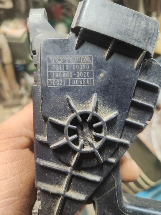 Педаль газа, акселератора Тойота Прадо