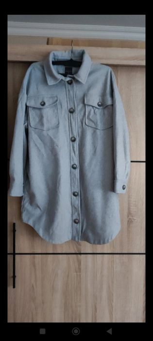 Jasnoszara kurtka koszulowa