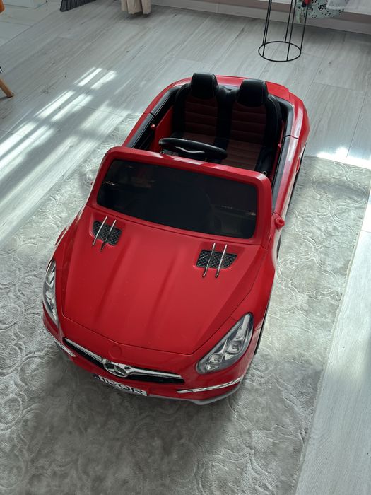 Samochod Mercedes na alumulator