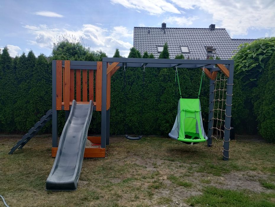 Drewniany plac zabaw