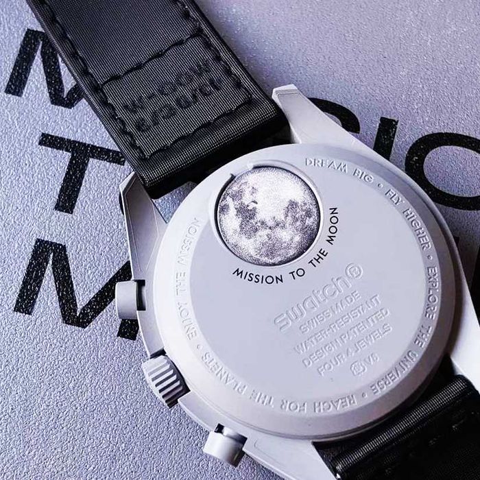 Nowość! Moon Watch - nocna magia w designerskim wydaniu!