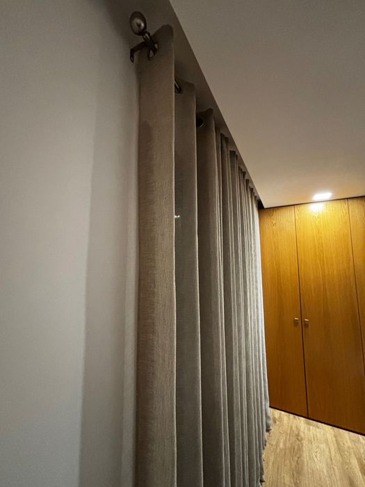 Cortinas - cor neutra - quarto