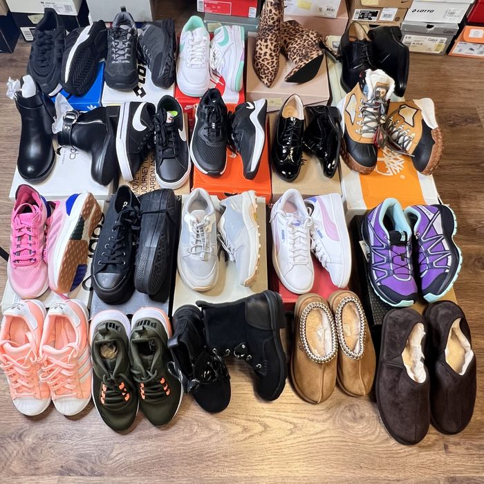 Гуртовий продаж стокового брендового взуття.