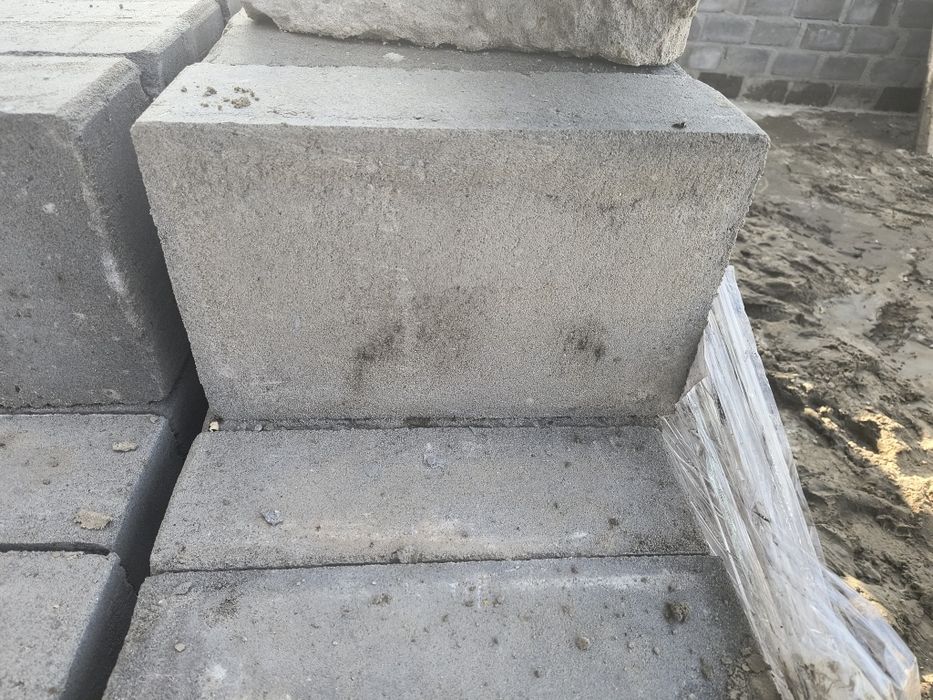 Bloczek betonowy, fundamentowy