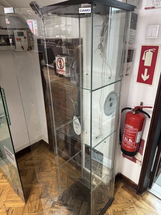 Vitrine de exposicão em vidro