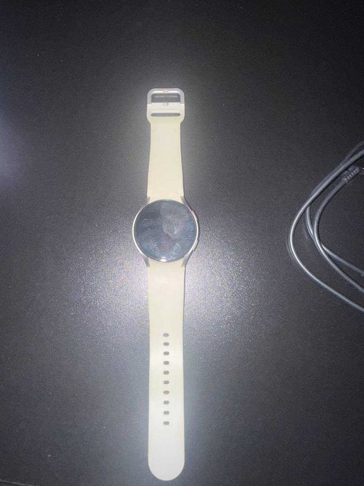 galaxy watch6 в белом цвете 0 дефектов полностью рабочие
