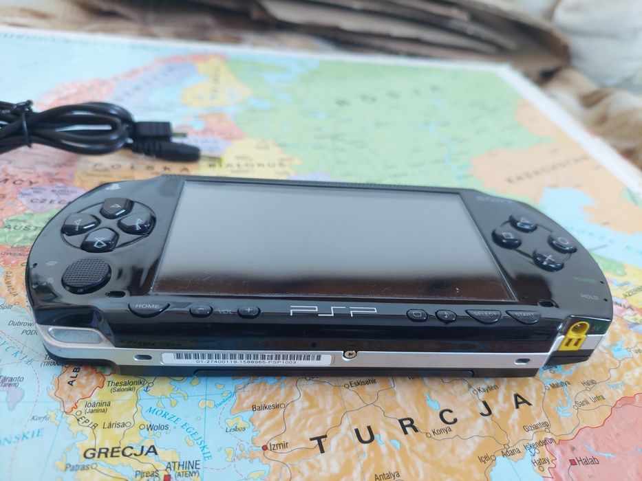 Konsola psp 1003 (1004) przerobiona 32gb 100 gier