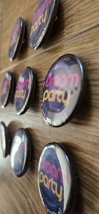 Zestaw nowych przypinek 8sztuk dream party under twenty