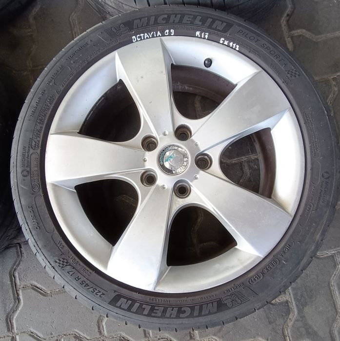 Jantes Skoda R17 Com Pneus 225/45 Furação 5X112