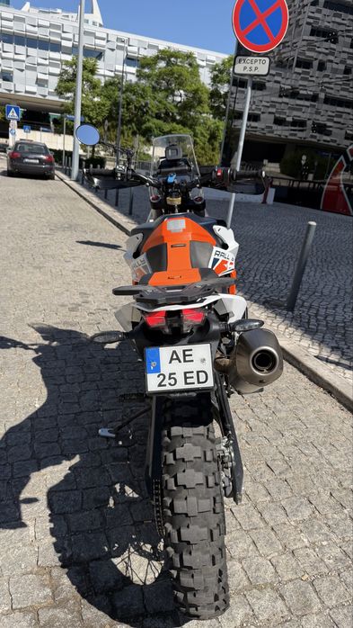 KTM 890 Rally  muito bem equipada