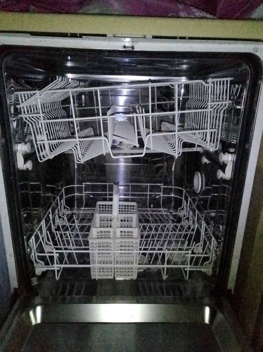 Máquina de lavar loiça usada marca Teka.