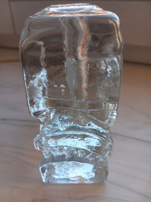 Wazon na jeden kwiatek typu Solifleur firmy Ingrid Glasshutte.