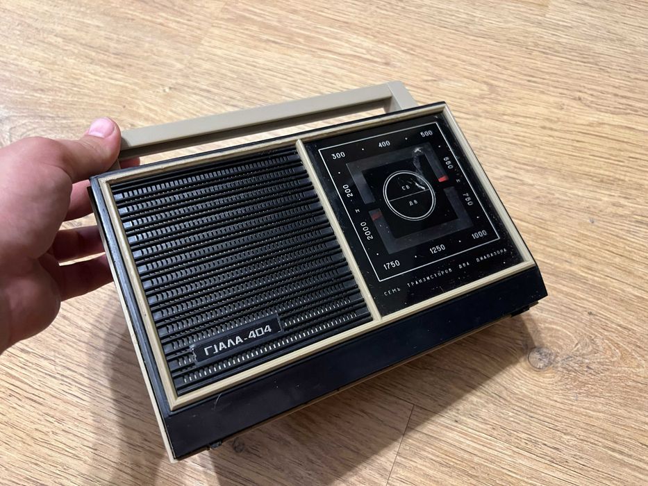 Радиоприемник портативный ГJАЛА (Гала) 404 производства СССР