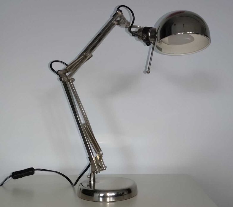 Lampka biurkowa IKEA Forsa kolor nikiel żarówka LED E14