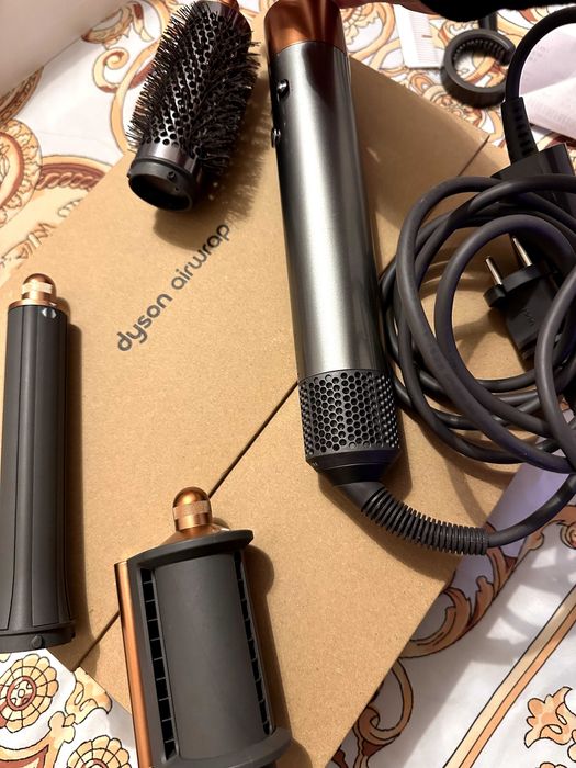 Modelador de Cabelos Dyson – Na caixa