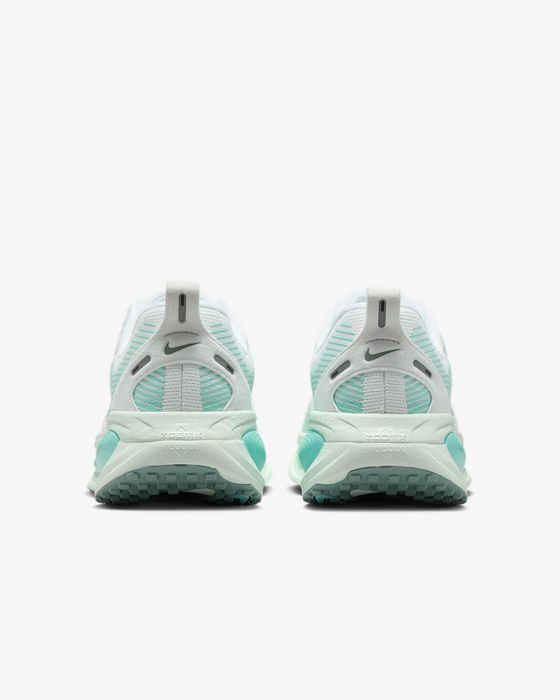 Оригінальні кросівки NIKE VOMERO 18 (HM6804-106) | Нові!