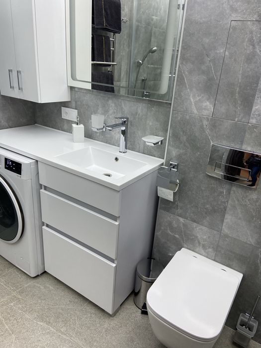 Здам  1-к командирувальним ,біля площі Володимира Великого