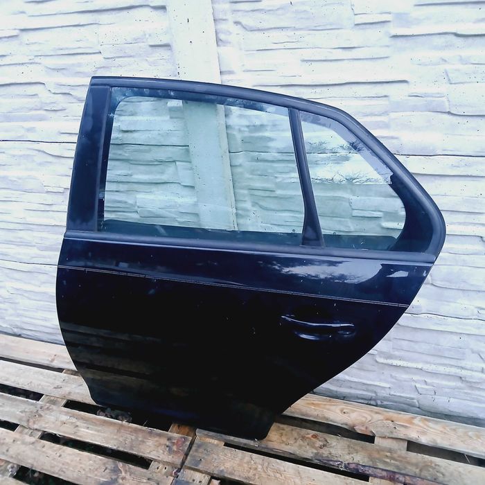 VW JETTA V Sedan Drzwi lewe tyl L041