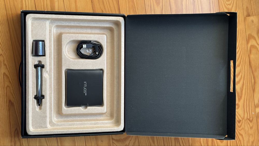 Wacom intuos Pro M como Nova em caixa / acessorios