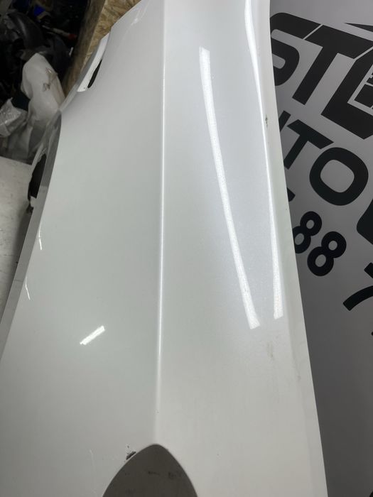 Праве крило Tesla Model Y