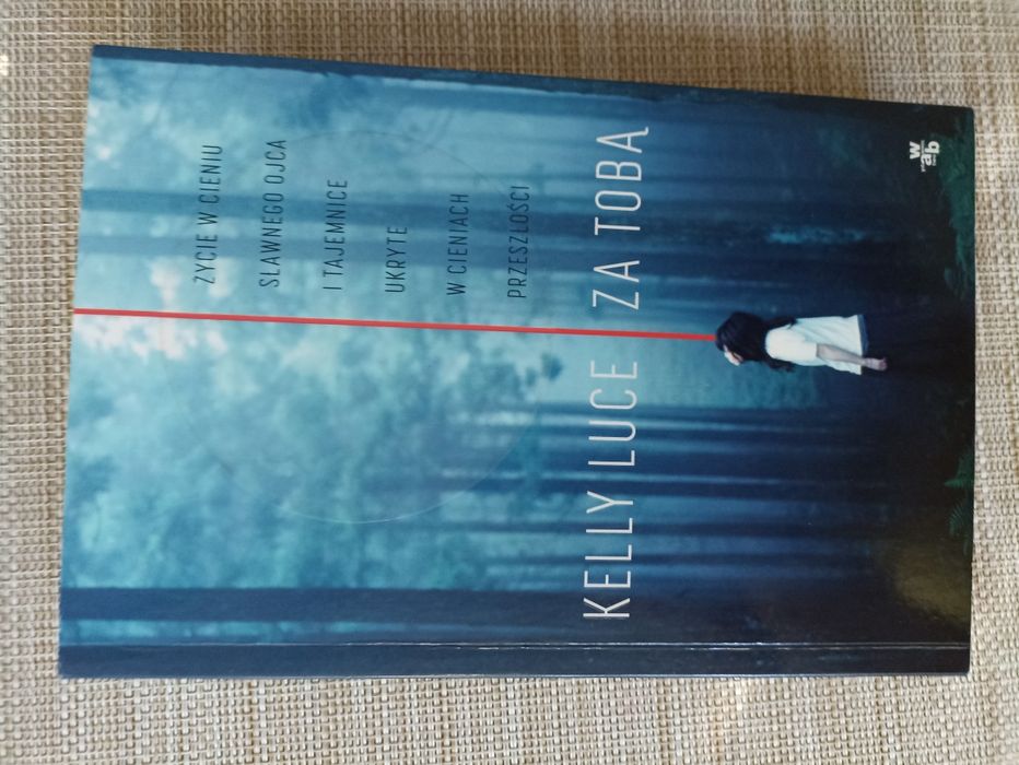 Za tobą Kelly Luce