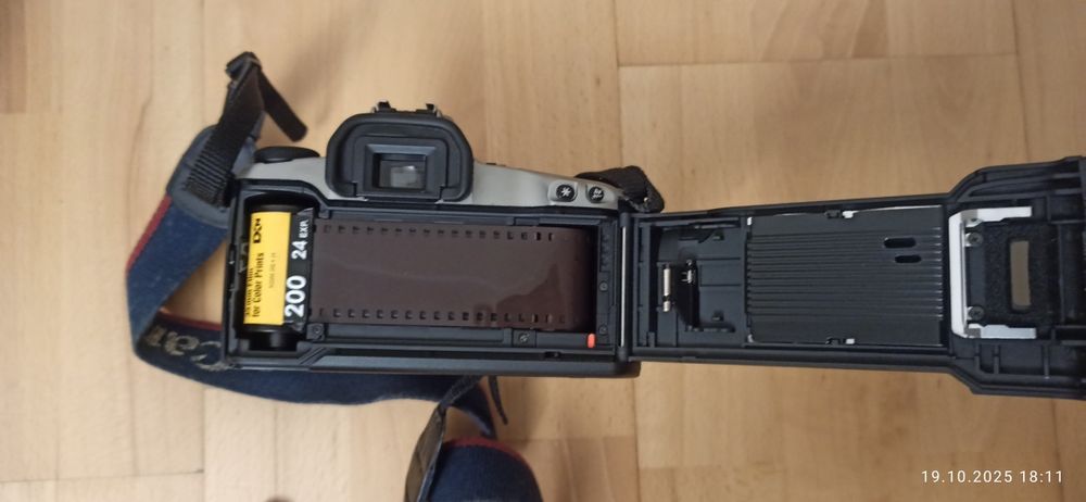 Aparat fotograficzny Canon EOS 3000n kit