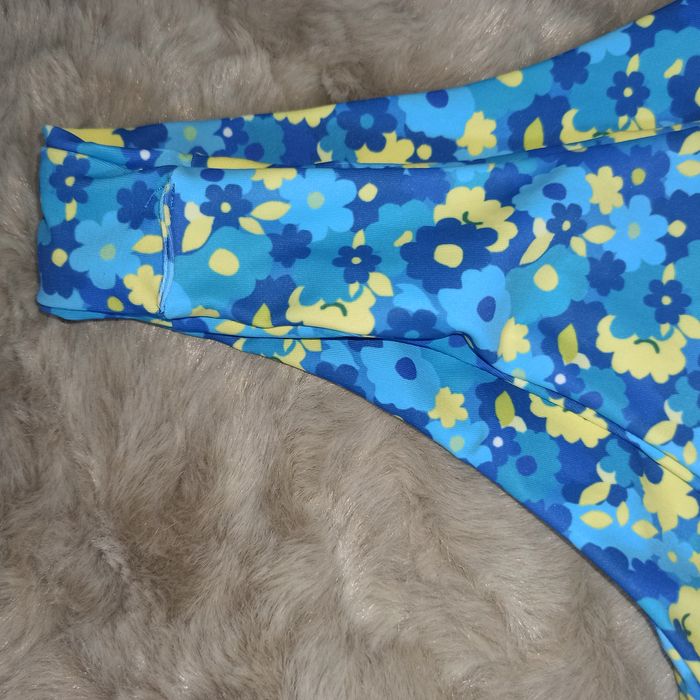Shein. Dół od bikini, strój kąpielowy