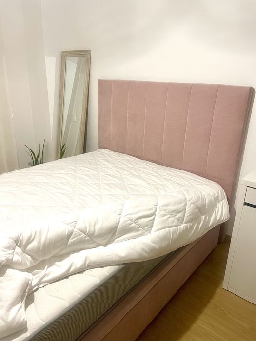 Cama de casal com arrumação